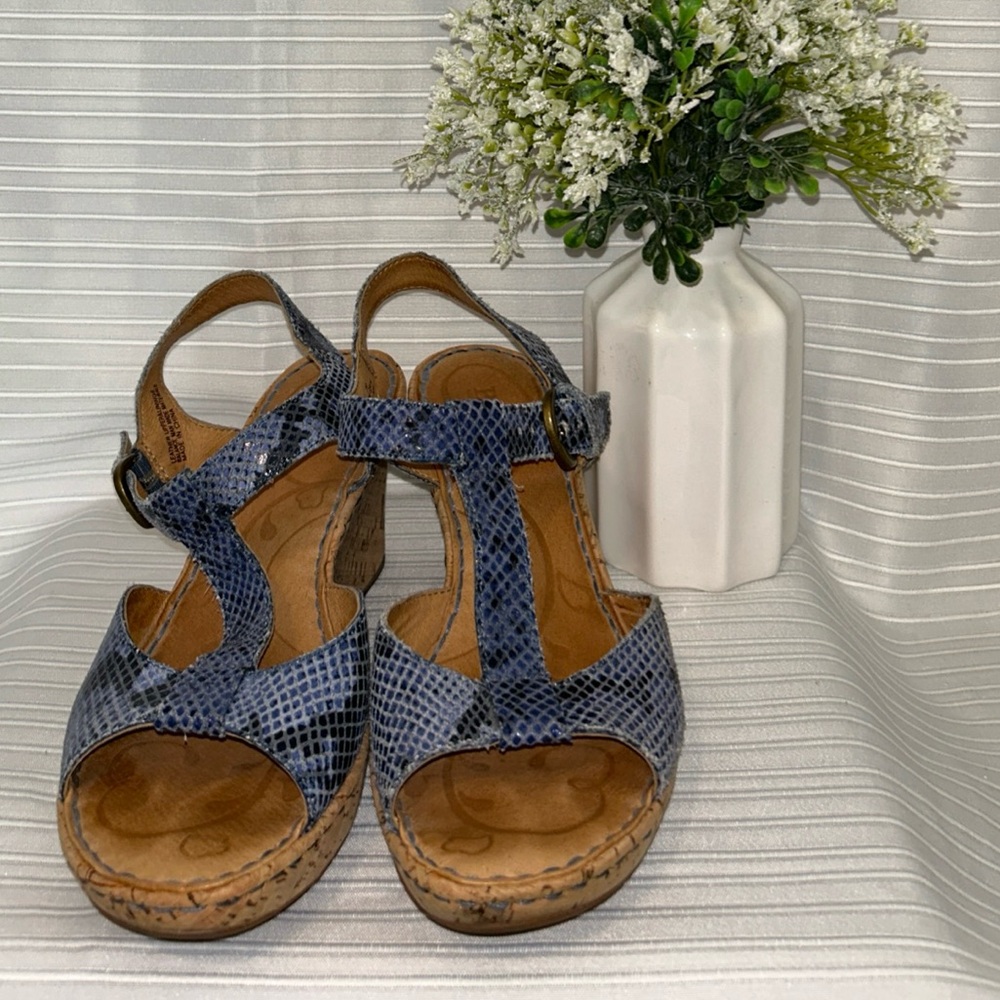 BORN Faux Snakeskin Wedge Sandals Size 8